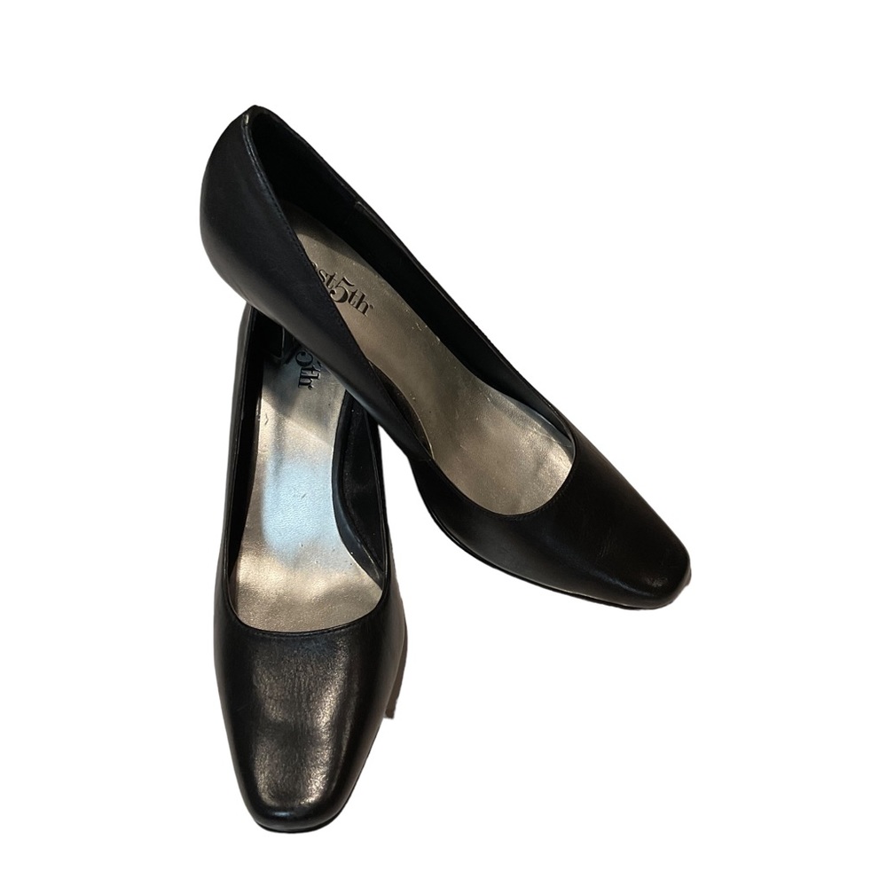 East 5th Women’s Black leather pumps. Size 6.5M - Picture 6 of 9